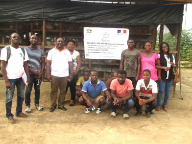 un groupement de jeunes financés en cuniculture dans le cadre du C2D AGR agropastorale